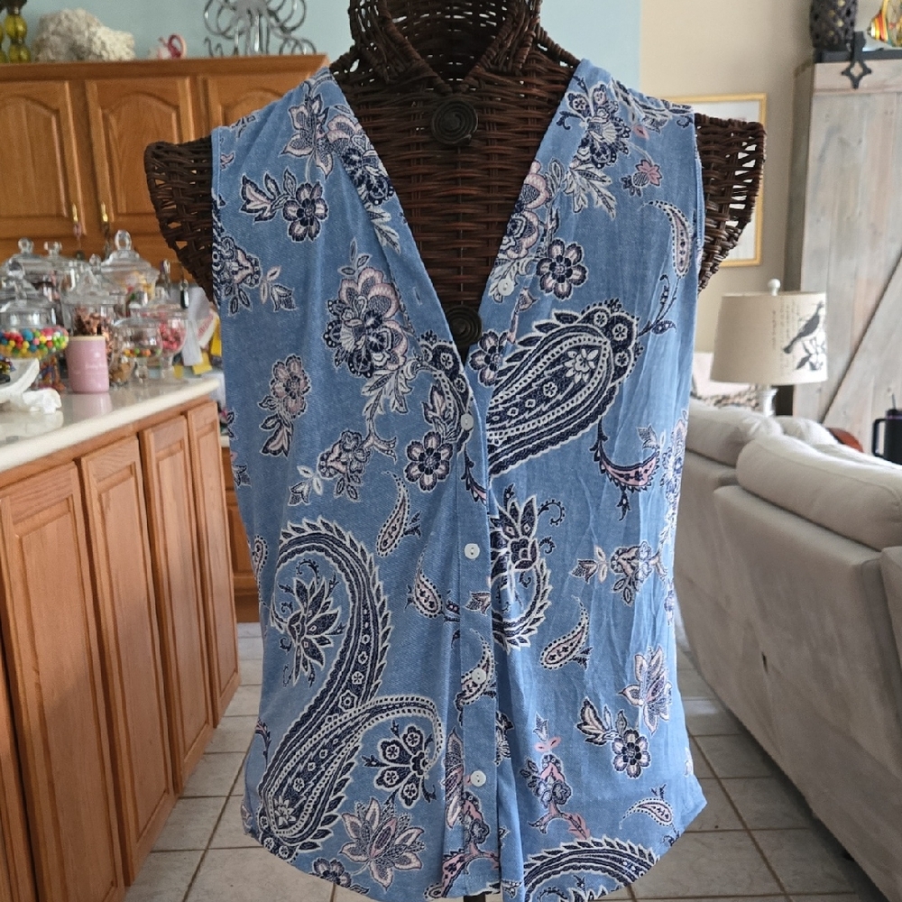 Amiana Blue Sleeveless Button Down Blouse